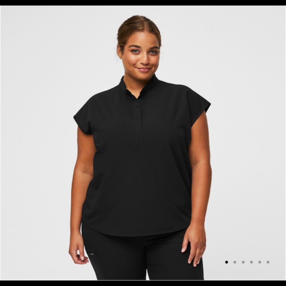 FIGS Rafaela™ Oversized Scrub Top - Black